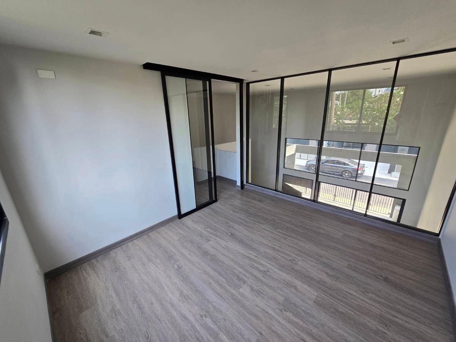 4 卧室 联排别墅 出租 在  - Image 4