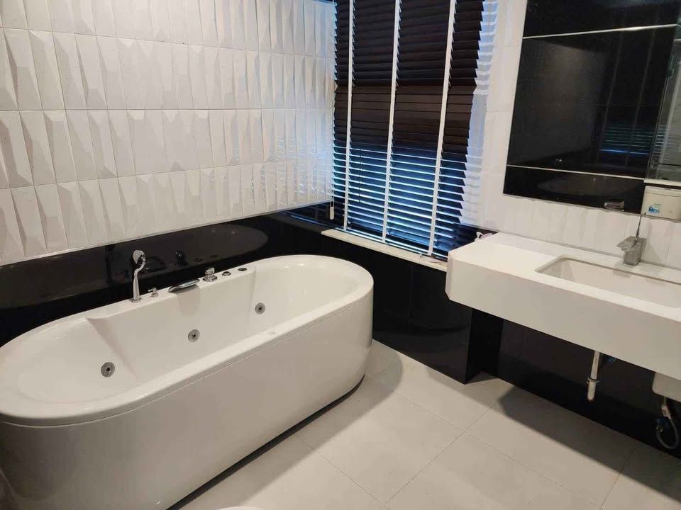 5 卧室 独立房屋 出租 在  - Image 6