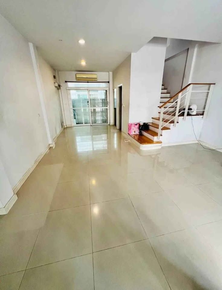 3 卧室 联排别墅 出租 在  - Image 12