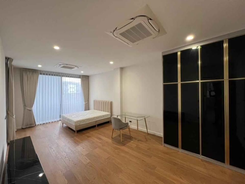 5 卧室 独立房屋 出租 在  - Image 4