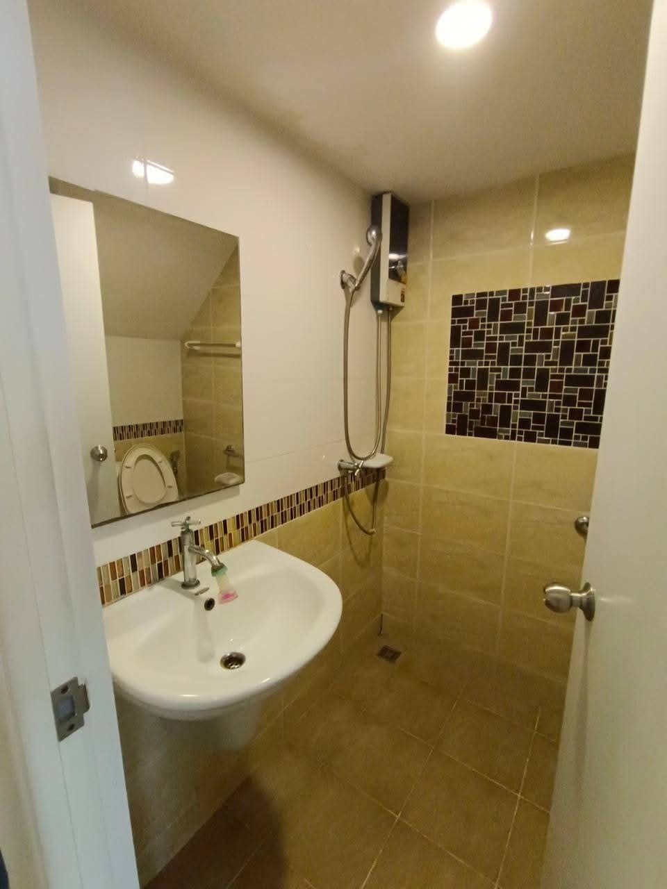 4 Bedroom House For Sale in Saphan Sung, Saphan Sung, Bangkok - Image 5