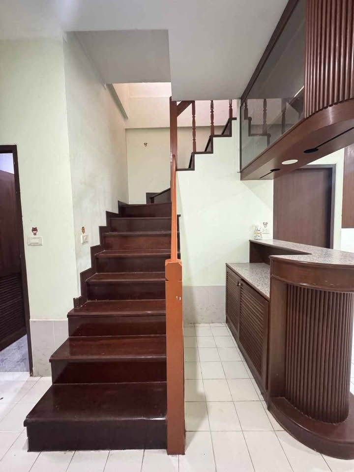 4 卧室 联排别墅 出租 在  - Image 8