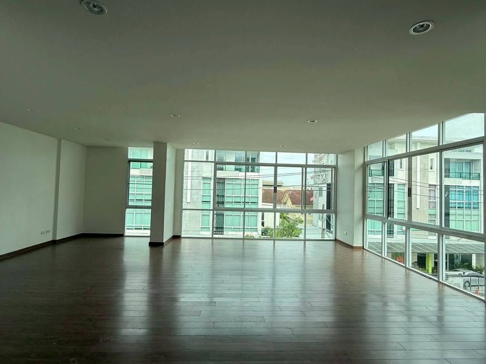 1 卧室 联排别墅 出租 在  - Image 12