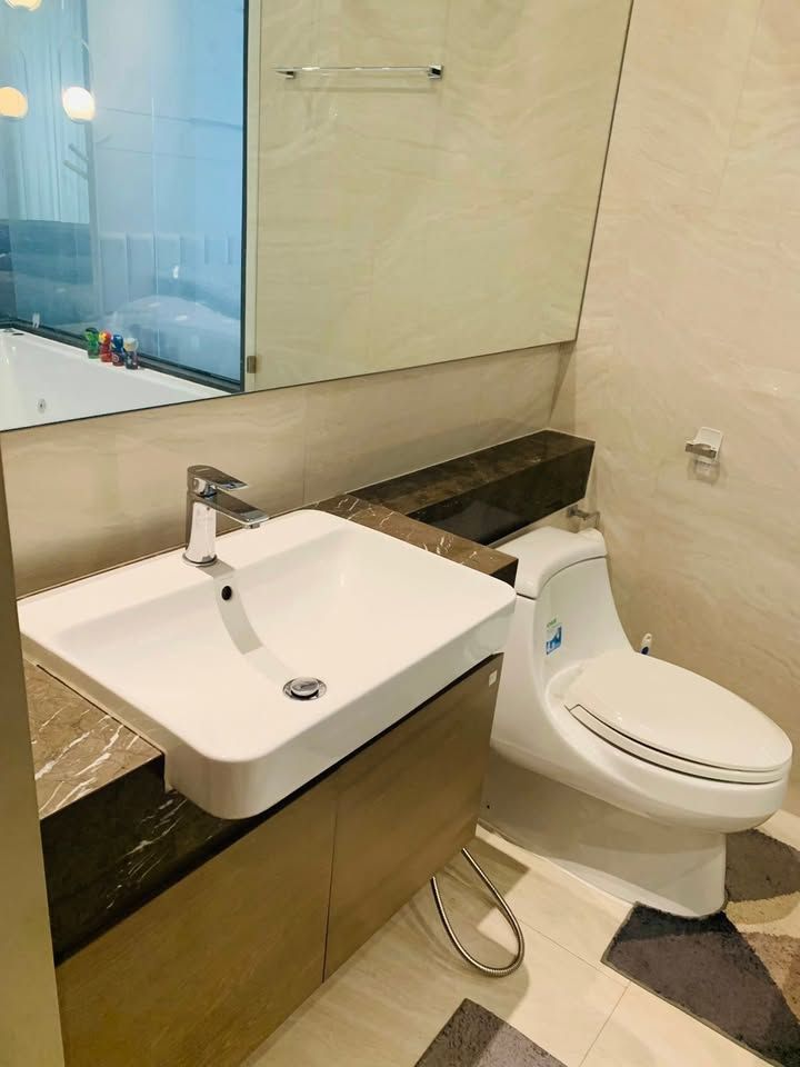 Ashton Silom - Image 5