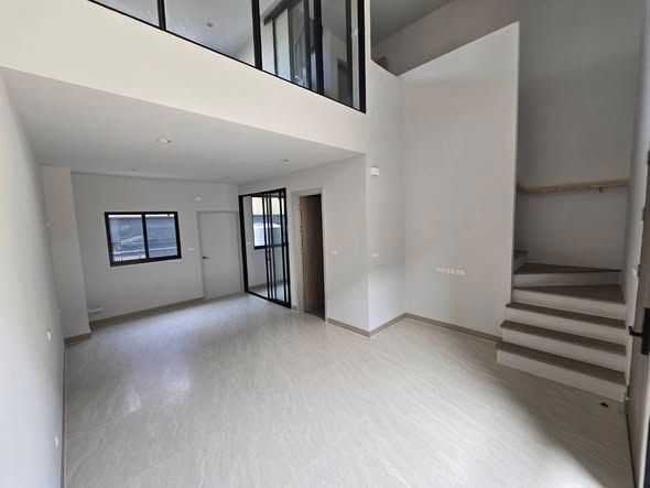 4 卧室 联排别墅 出租 在  - Image 5