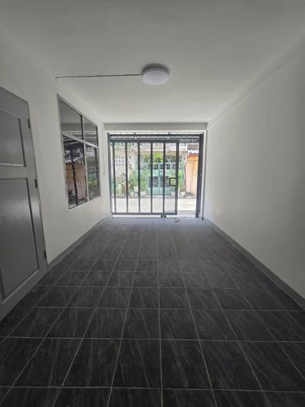 3 Bedroom House For Sale in Huai Khwang, Huai Khwang, Bangkok - Image 11