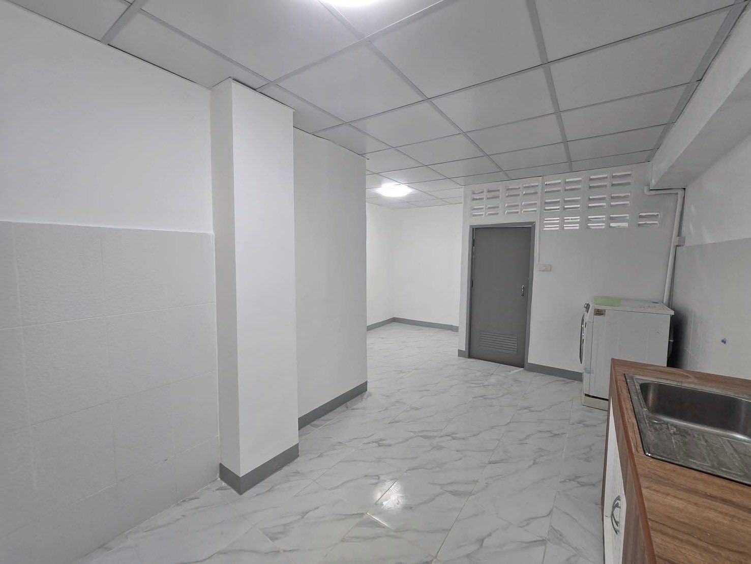 3 Bedroom House For Sale in Huai Khwang, Huai Khwang, Bangkok - Image 8