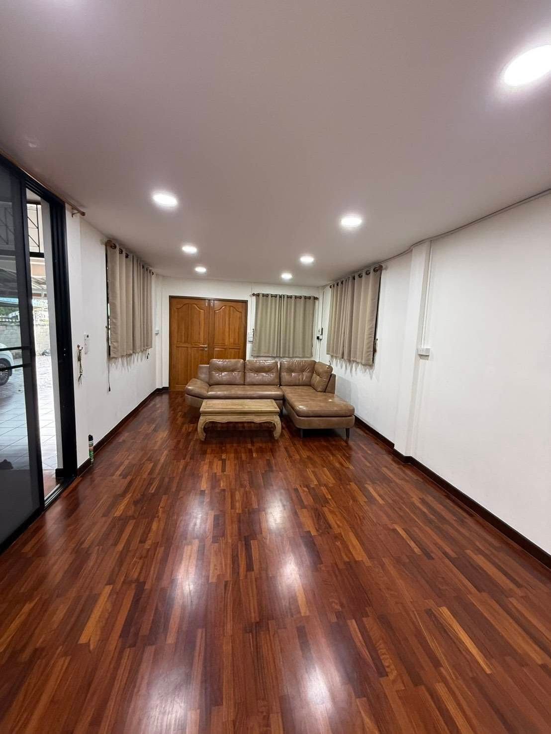 4 卧室 独立房屋 出租 在  - Image 1