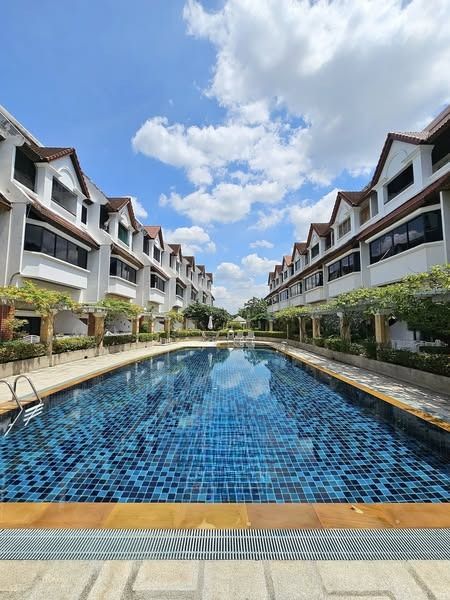 4 卧室 联排别墅 出租 在  - Image 1