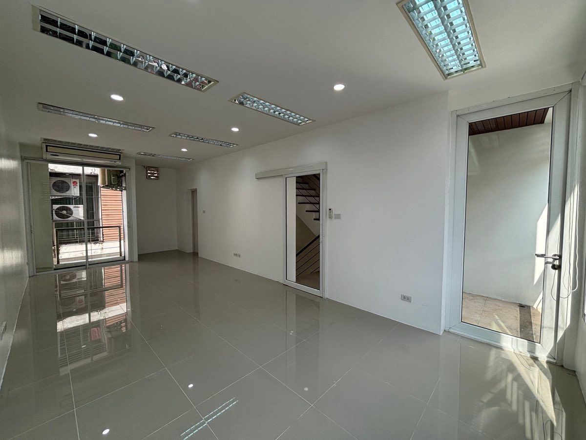 The Primary V - Image 2