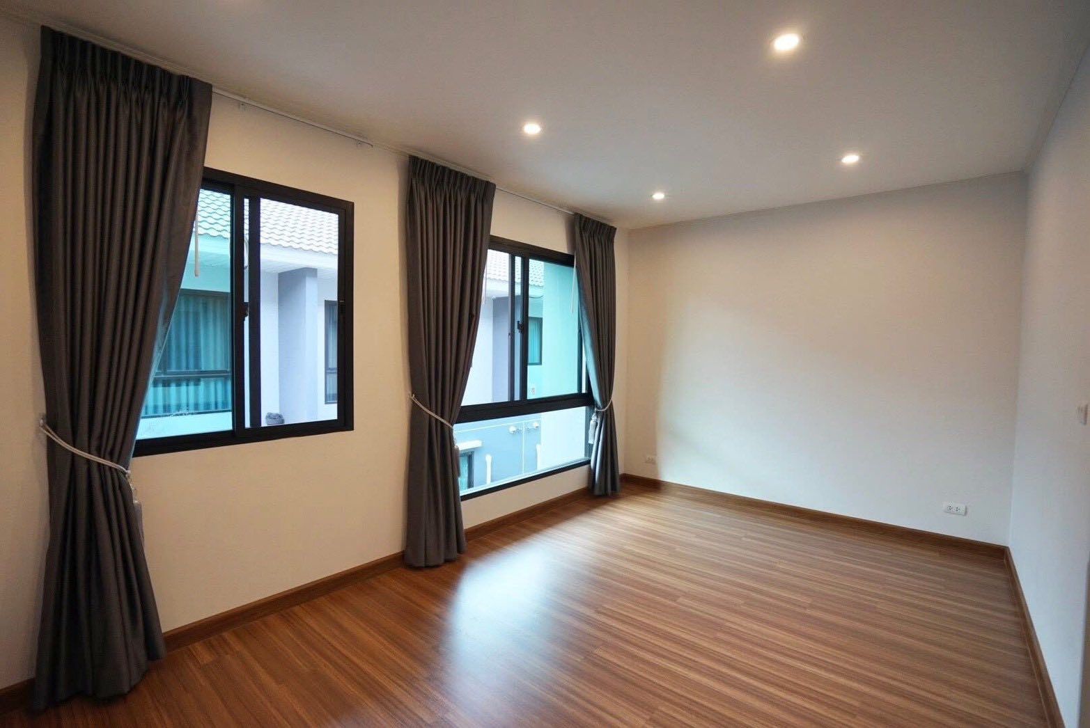 4 卧室 独立房屋 出租 在  - Image 8