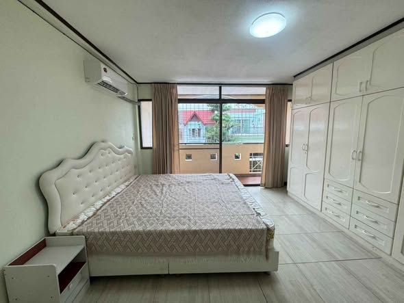 4 卧室 联排别墅 出租 在  - Image 2