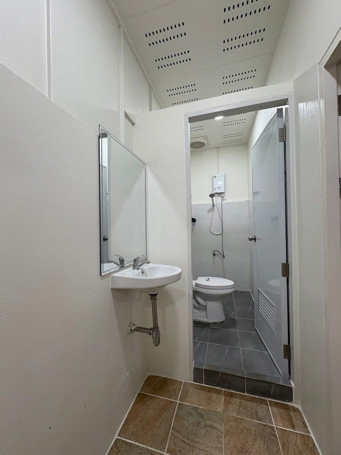 5 卧室 独立房屋 出租 在  - Image 12