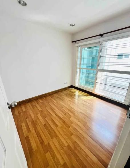 3 卧室 联排别墅 出租 在  - Image 3