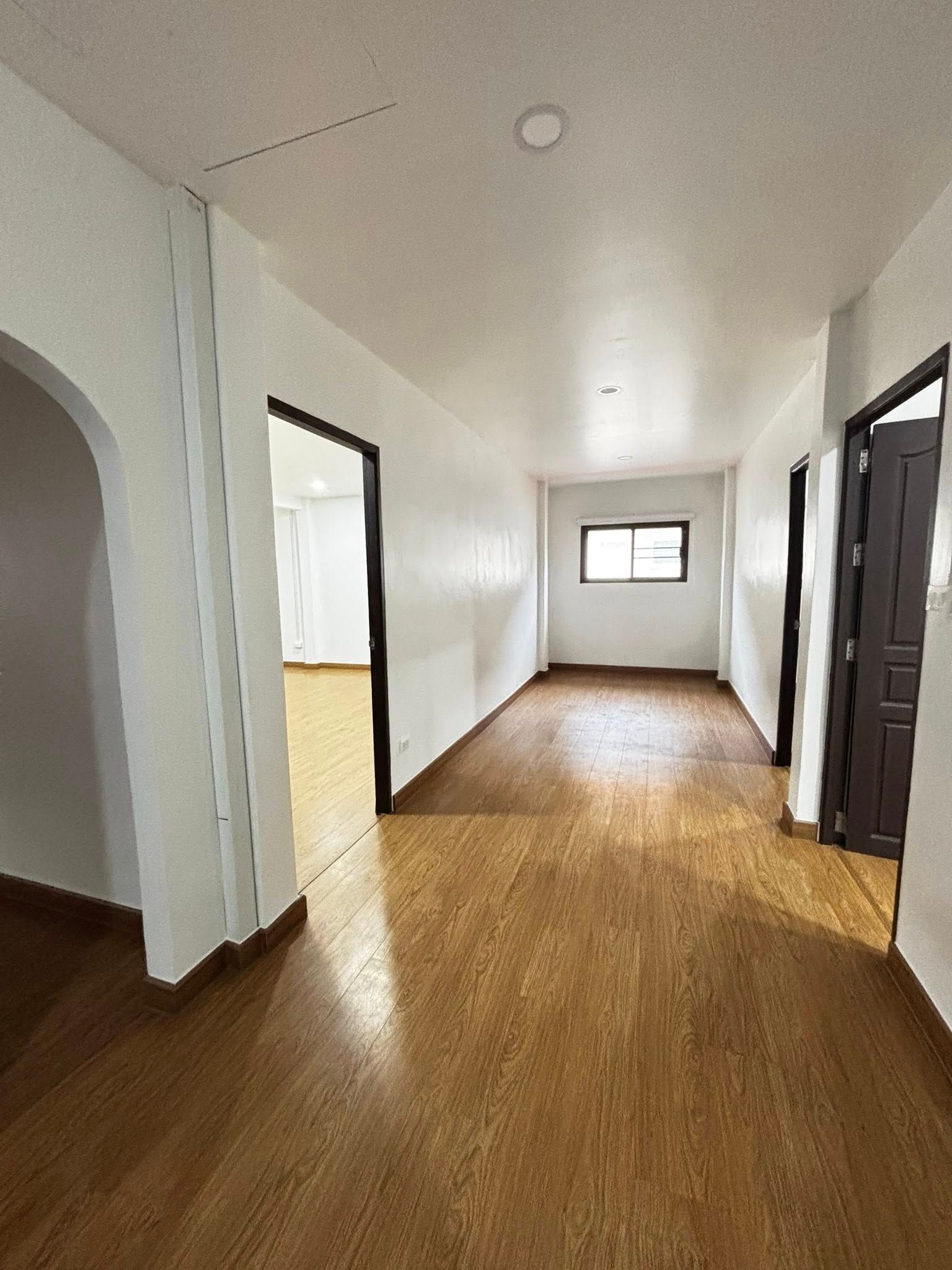 5 卧室 独立房屋 出租 在  - Image 2