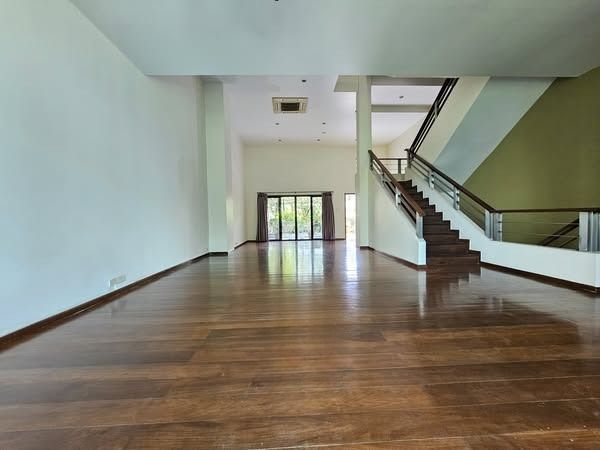 4 卧室 联排别墅 出租 在  - Image 4