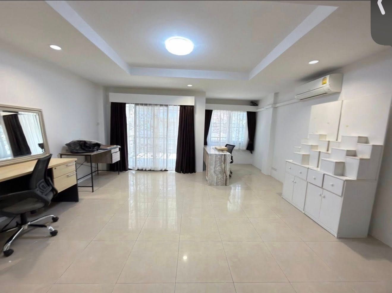 3 卧室 独立房屋 出租 在  - Image 1