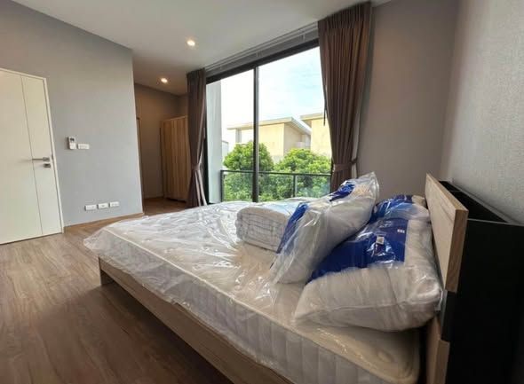 4 卧室 联排别墅 出租 在  - Image 3