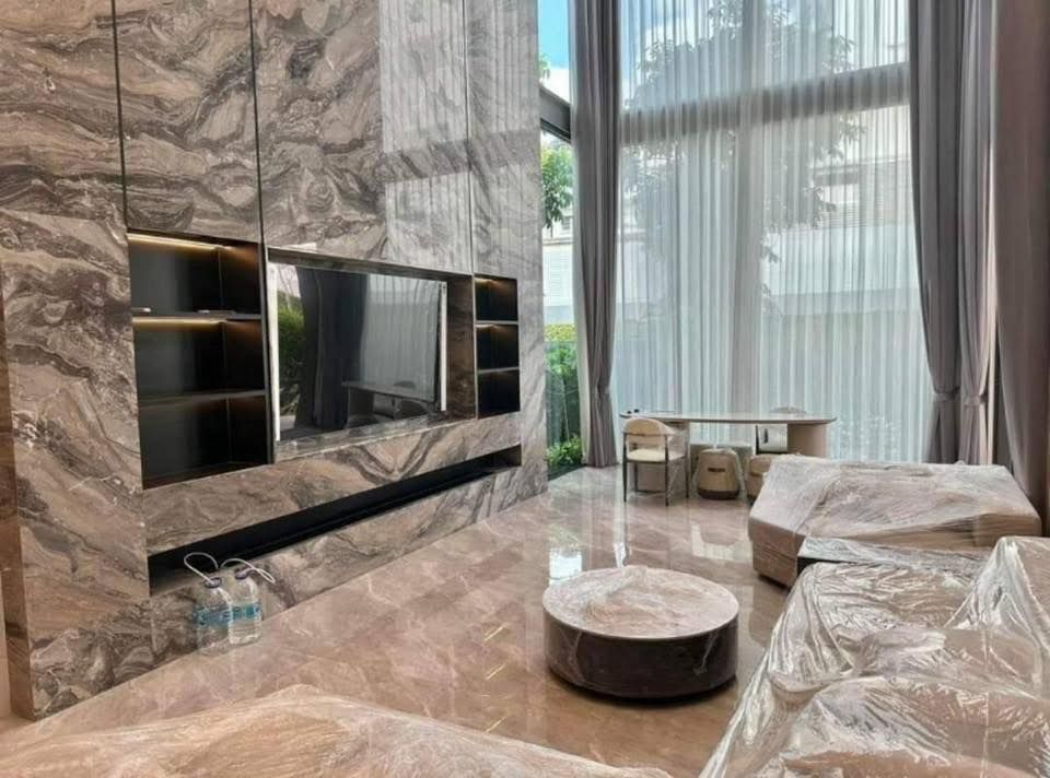 The Gentry Phatthanakan - Image 1