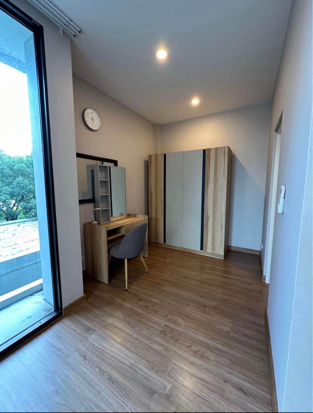 4 卧室 联排别墅 出租 在  - Image 8