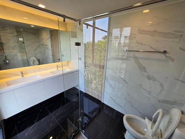 4 卧室 联排别墅 出租 在  - Image 8