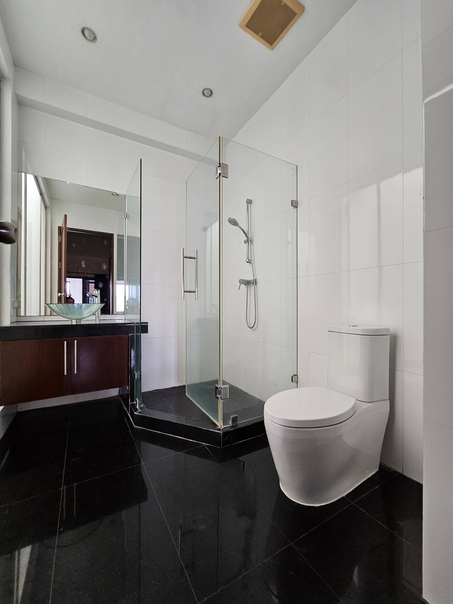 4 卧室 联排别墅 出租 在  - Image 3