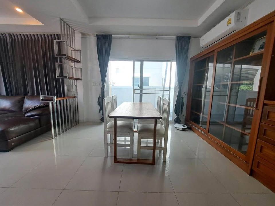 4 卧室 独立房屋 出租 在  - Image 2