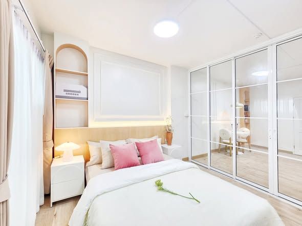 1 Bedroom Condo For Sale in Sam Sen Nok, Huai Khwang, Bangkok - Image 3