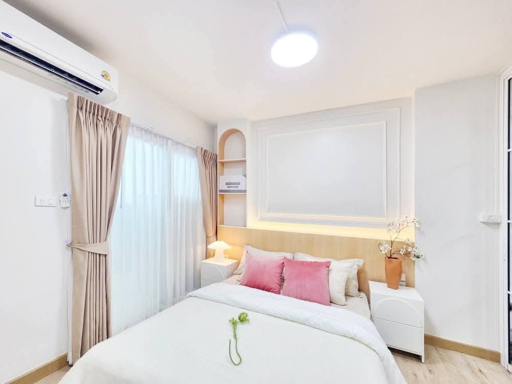 1 Bedroom Condo For Sale in Sam Sen Nok, Huai Khwang, Bangkok - Image 4