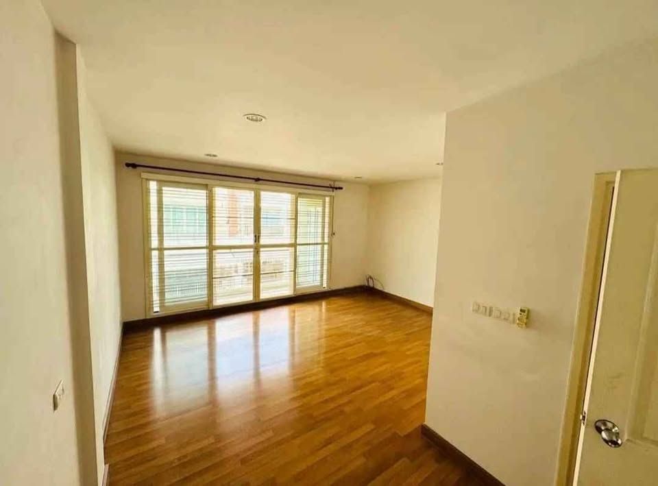 3 卧室 联排别墅 出租 在  - Image 2