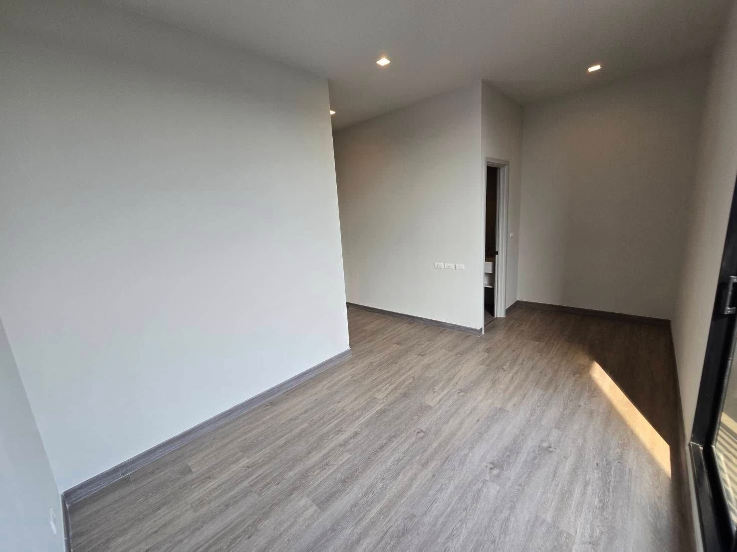 4 卧室 联排别墅 出租 在  - Image 3