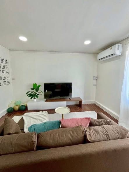 5 卧室 独立房屋 出租 在  - Image 2