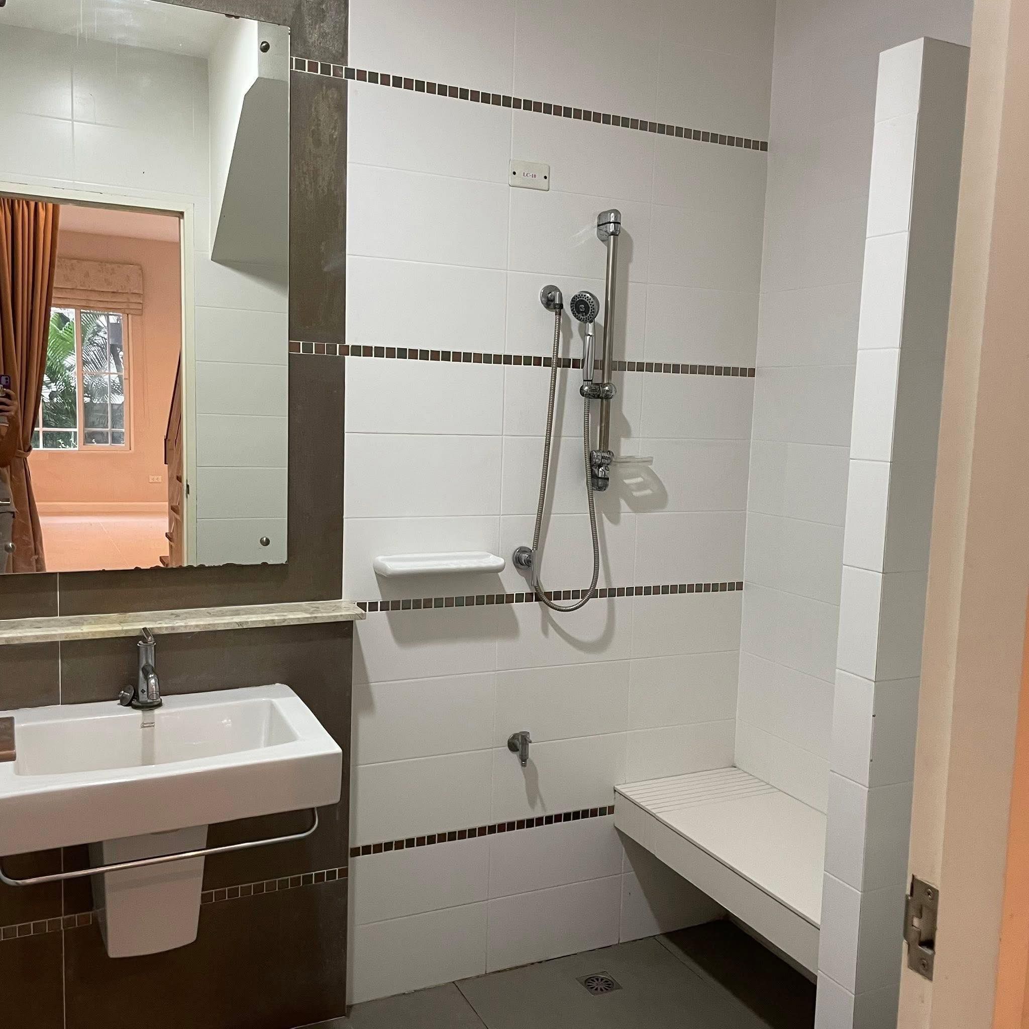 3 Bedroom House For Rent in Hua Mak, Bang Kapi, Bangkok - Image 4