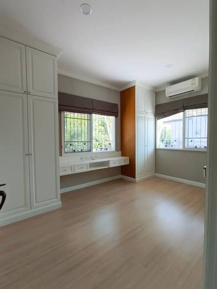 4 Bedroom House For Sale in Saphan Sung, Saphan Sung, Bangkok - Image 8