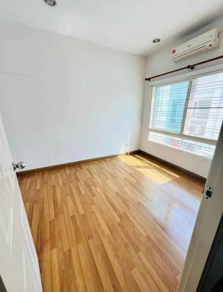 3 卧室 联排别墅 出租 在  - Image 5