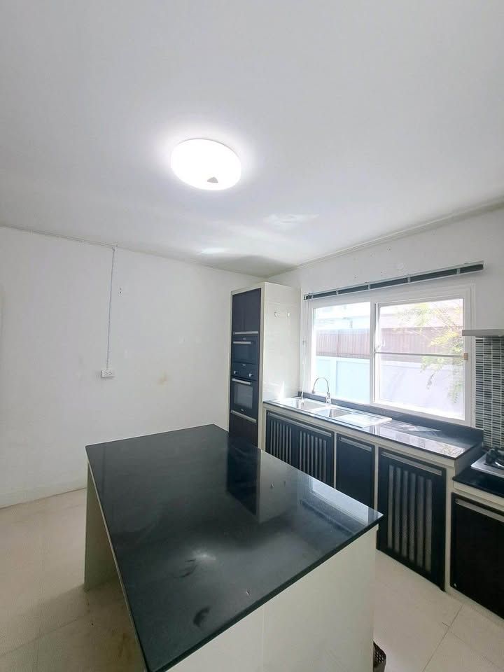 4 卧室 独立房屋 出租 在  - Image 12