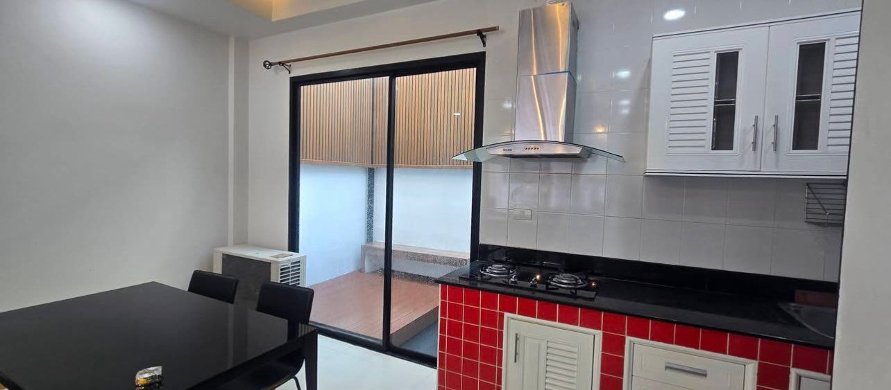 Sarin Wiz Sukhumvit 107 - Image 2