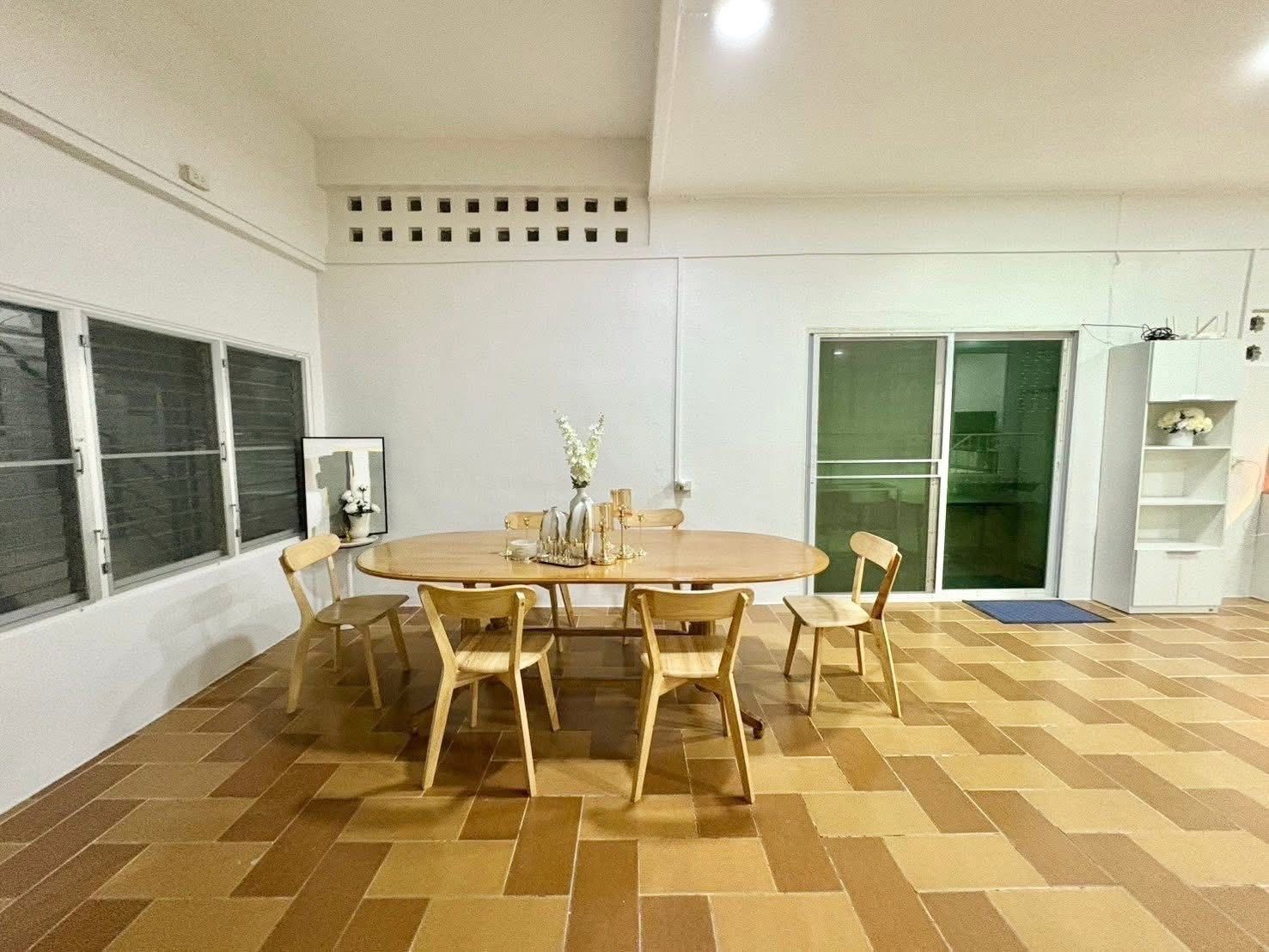 5 卧室 独立房屋 出租 在  - Image 13