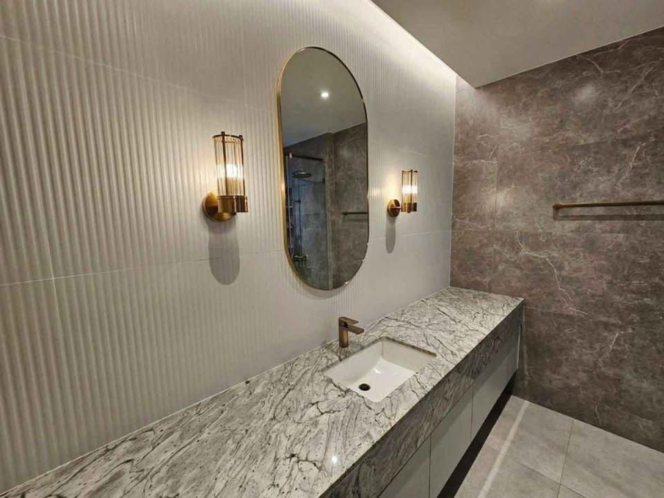 5 卧室 独立房屋 出租 在  - Image 10