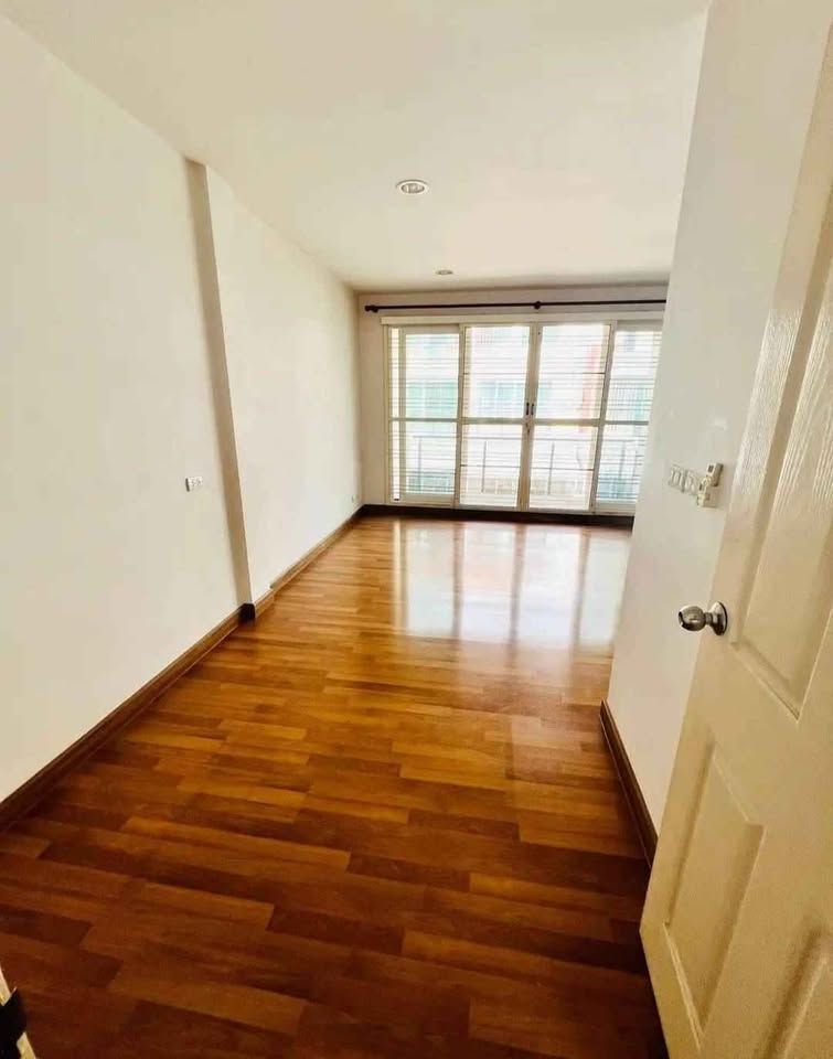 3 卧室 联排别墅 出租 在  - Image 1