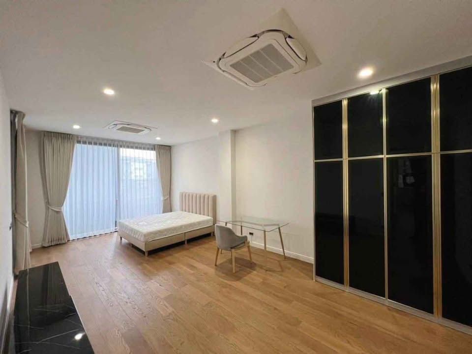 5 卧室 独立房屋 出租 在  - Image 5