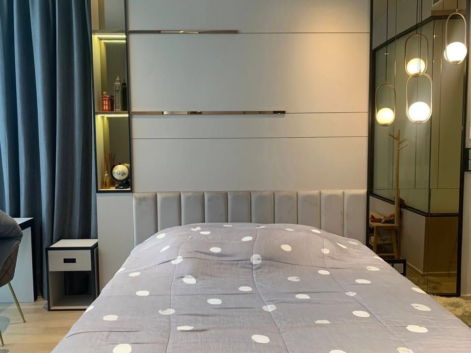 Ashton Silom - Image 4