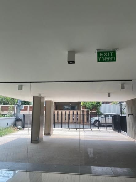 5 卧室 联排别墅 出售 在  - Image 3