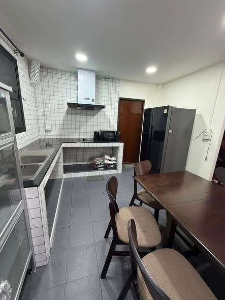 4 卧室 独立房屋 出租 在  - Image 8