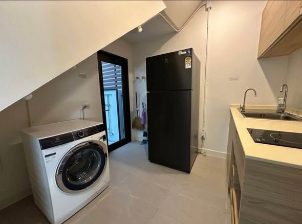 4 卧室 联排别墅 出租 在  - Image 10