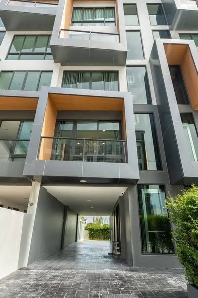 1 Bedroom Townhouse For Rent in Hua Mak, Bang Kapi, Bangkok - Image 6