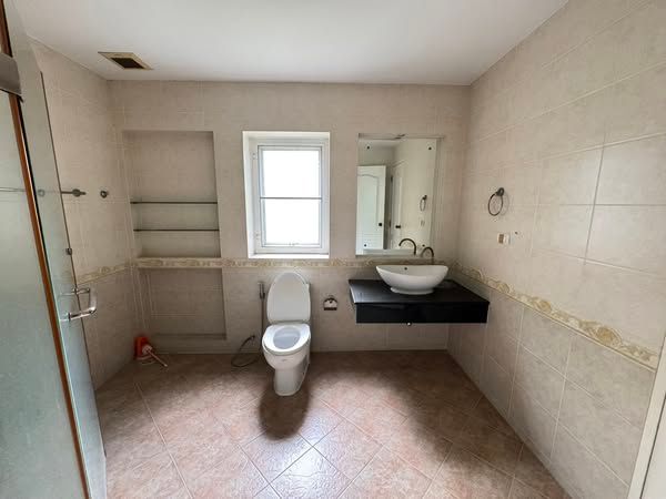 4 卧室 联排别墅 出租 在  - Image 3