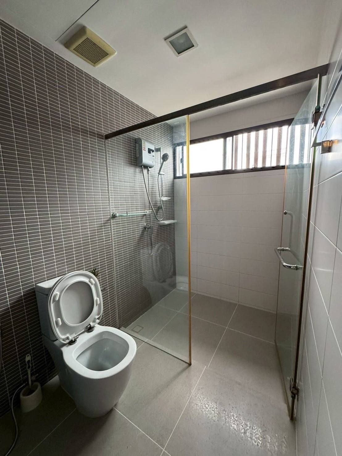 5 卧室 联排别墅 出租 在  - Image 3