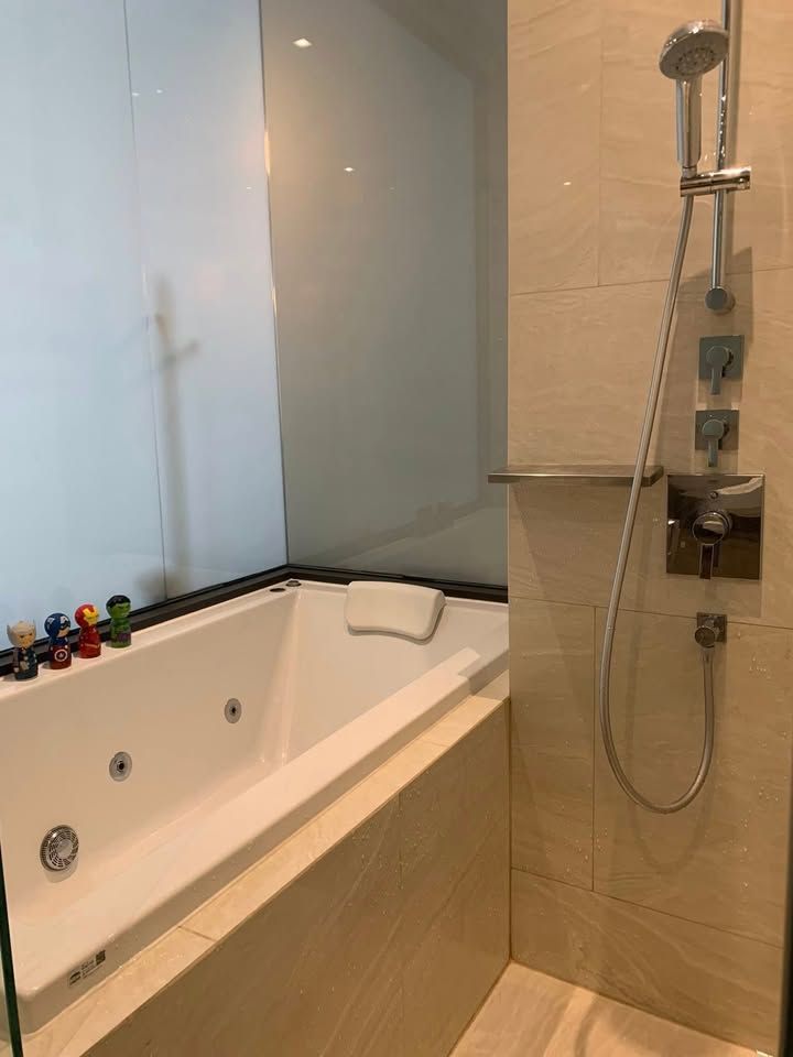 Ashton Silom - Image 6