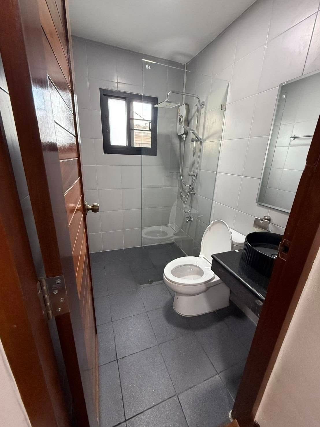 4 卧室 独立房屋 出租 在  - Image 6